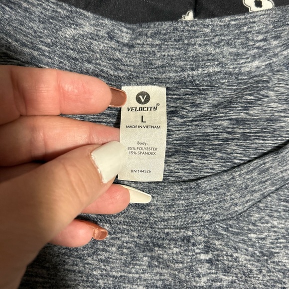 Velocity heather Navy crop w/ elastic at bottom short sleeve top- size l/xl - Picture 7 of 8